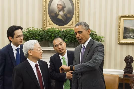 Ông An Phạm phiên dịch cho lãnh đạo Mỹ khi nói chuyện với các quan chức, lãnh đạo hàng đầu của Việt Nam.