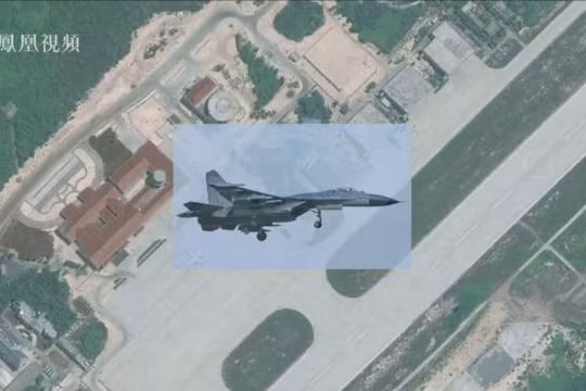 Hình ảnh Trung Quốc ra sức tiến hành quân sự hóa phi pháp trên các đảo, đá ở Biển Đông. Nguồn ảnh: Đài truyền hình Phượng Hoàng, Hồng Kông ngày 3/6/2016.