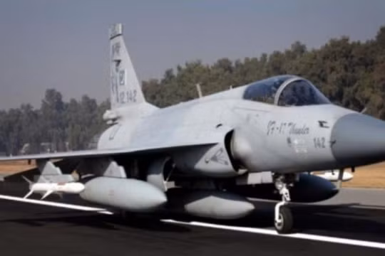 Máy bay chiến đấu hạng nhẹ JF-17 Thunder/FC-1 Kiêu Long do Trung Quốc và Pakistan hợp tác phát triển.