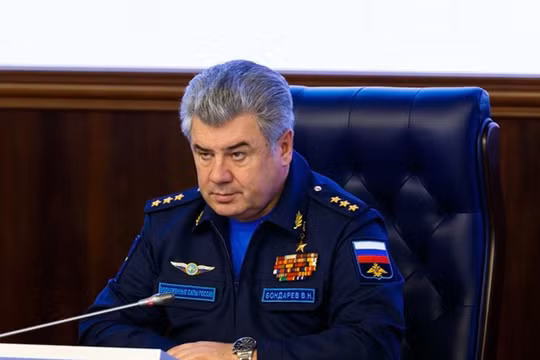 Tư lệnh các lực lượng không quân và vũ trụ Nga - Thượng tướng Viktor Bondarev. 
