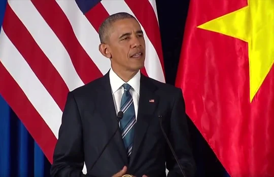 Tổng thống Obama tuyên bố gỡ bỏ hoàn toàn lệnh cấm bán vũ khí cho Việt Nam.