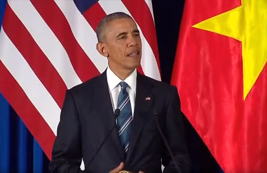 Tổng thống Obama tuyên bố gỡ bỏ hoàn toàn lệnh cấm bán vũ khí cho Việt Nam.
