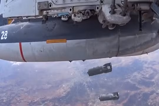 Không quân Nga dội bom chống khủng bố ở Syria.