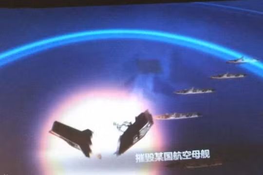 Gần đây, một chùm hình ảnh mô phỏng tên lửa đạn đạo tầm trung Đông Phong-21D Trung Quốc tấn công tàu sân bay xuất hiện trên mạng. Nguồn ảnh: Sina Trung Quốc