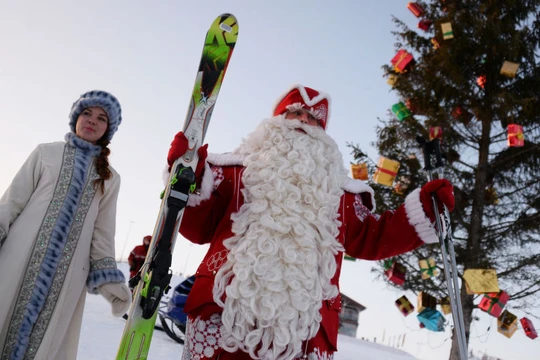 Cố vấn của ông Poroshenko nghi ngờ Ông già NOEL làm việc cho tình báo Nga