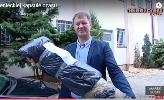 Một phần của đống di vật "thông điệp thời gian" của Đức quốc xã