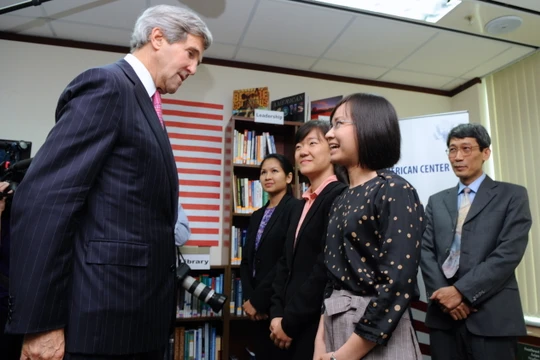 Ngoại trưởng Mỹ John Kerry tại thành phố Hồ Chí Minh. 