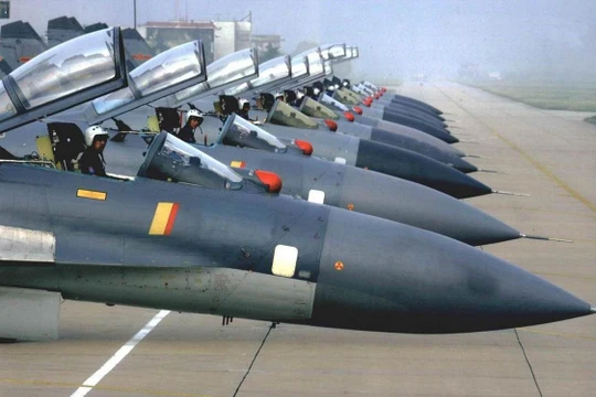 Một phi đội máy bay chiến đấu của Không quân Trung Quốc.