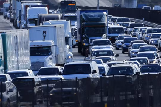 Mỹ đề xuất quy định ô tô đi trên đường phải có khả năng giao tiếp vô tuyến để tránh tai nạn