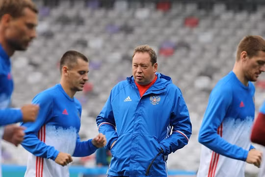 Dân Nga tiếp tục đòi giải tán đội tuyển bóng đá quốc gia