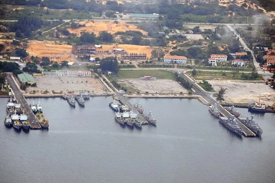 Quân cảng Cam Ranh.