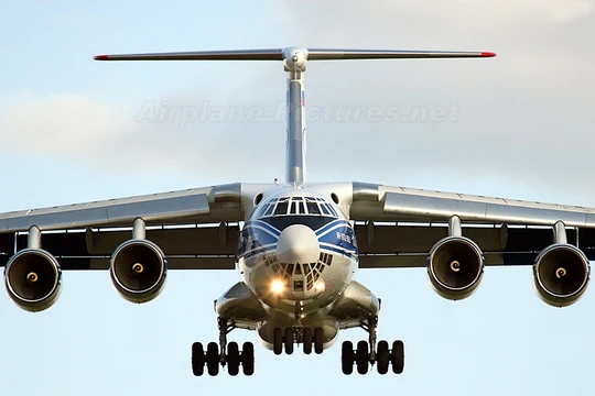 Máy bay IL-76.