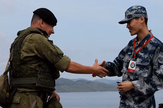 Binh sỹ Nga - Trung Quốc (ảnh minh họa)