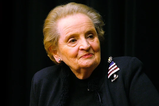 Bà Madeleine Albright.