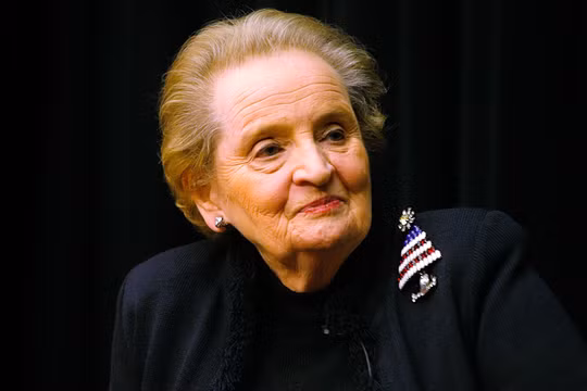 Bà Madeleine Albright.