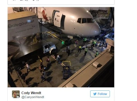 Đang có nổ súng tại sân bay quốc tế Los Angeles ở Mỹ.