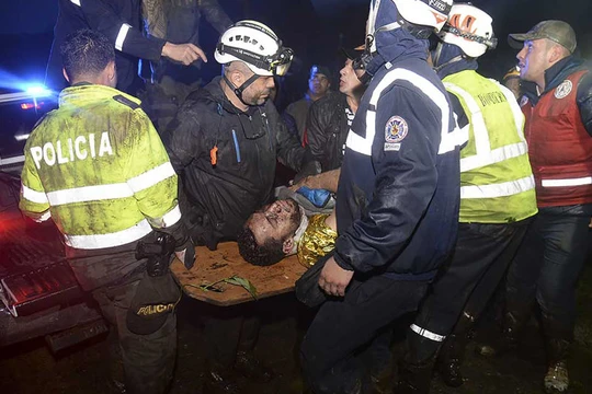 Vụ tai nạn máy bay chở nhiều cầu thủ Brazil tại Colombia có thể là do thiếu nhiên liệu.