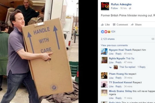 Hình ảnh ông David Cameron dọn đồ được chia sẻ trên mạng xã hội - Ảnh: FB