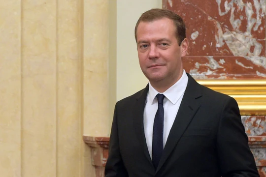 Medvedev: Nga không thể cho phép mình sống trong nợ nần như nước khác