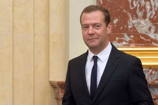 Medvedev: Nga không thể cho phép mình sống trong nợ nần như nước khác