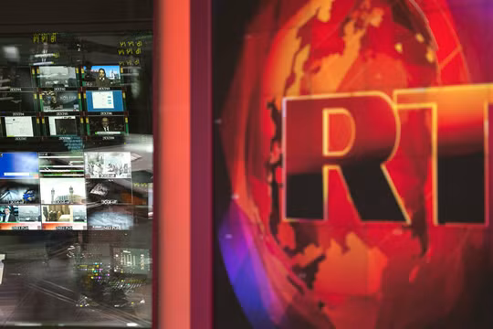 Tài khoản ngân hàng của kênh truyền hình Nga RT ở Anh bị đóng (ảnh minh họa)