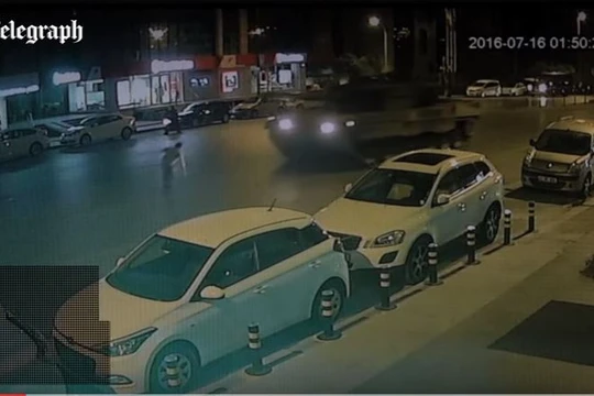 Hình ảnh cắt từ Clip (Telegraph).