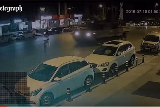 Hình ảnh cắt từ Clip (Telegraph).