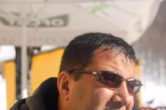 Cựu Đại tá Muharrem Kose 