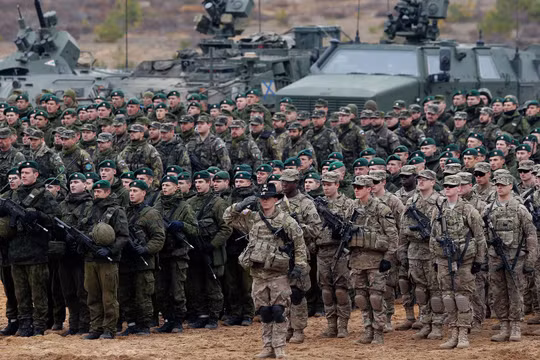 Video: Cuộc tập trận của NATO khiến Moscow tức giận