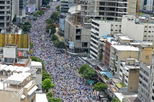 Venezuela: Một triệu người tham gia tuần hành chống chính phủ.