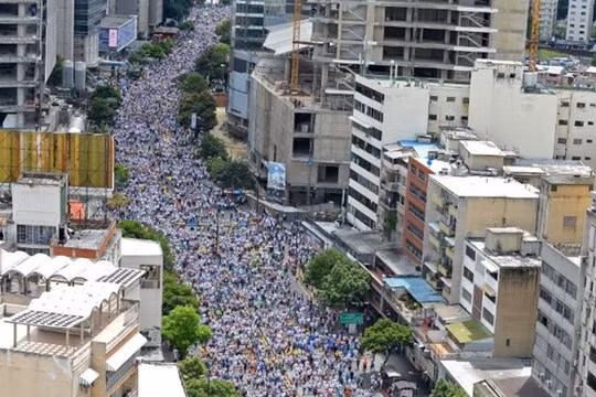 Venezuela: Một triệu người tham gia tuần hành chống chính phủ.