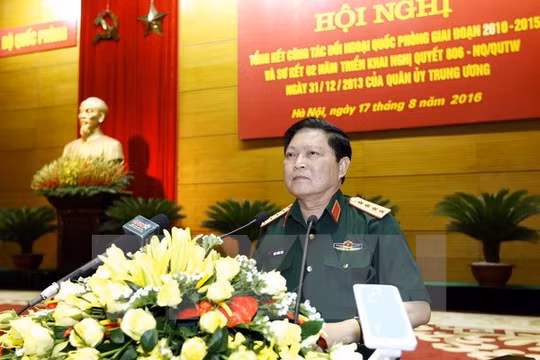 Đại tướng Ngô Xuân Lịch, Ủy viên Bộ Chính trị, Phó Bí thư Quân ủy Trung ương, Bộ Trưởng Bộ Quốc phòng phát biểu tại một hội nghị. (Ảnh: An Đăng/TTXVN)