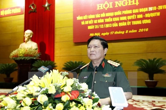 Đại tướng Ngô Xuân Lịch, Ủy viên Bộ Chính trị, Phó Bí thư Quân ủy Trung ương, Bộ Trưởng Bộ Quốc phòng phát biểu tại một hội nghị. (Ảnh: An Đăng/TTXVN)