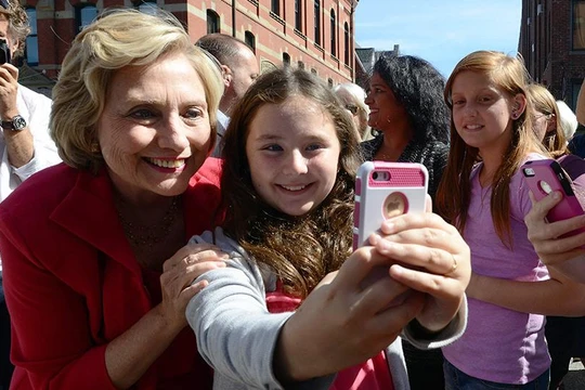 Bà Hillary Clinton.