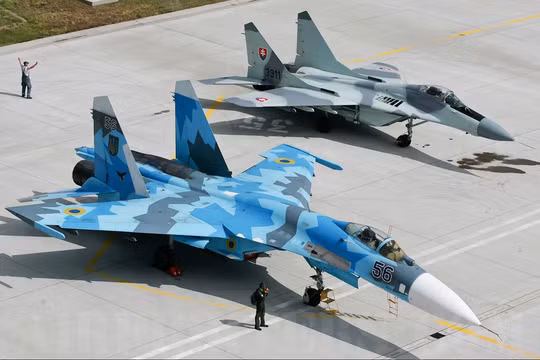 Video: Nga cho MiG-29 tập trận đánh Su-34 theo kịch bản đánh máy bay ném bom địch