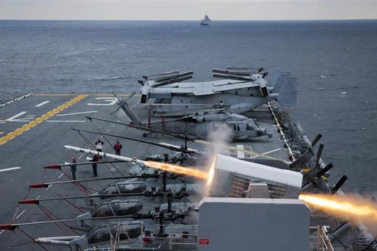 Sức mạnh tên lửa phòng thủ trên tàu sân bay Mỹ (ảnh minh họa)