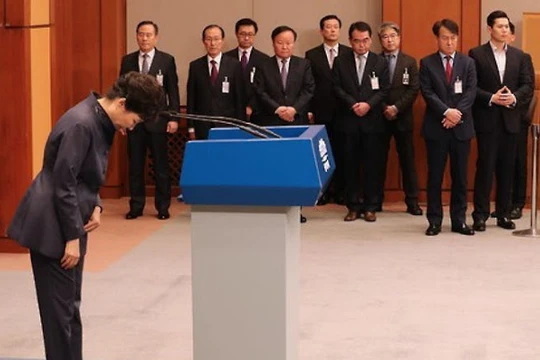 Tổng thống Hàn Quốc Park Geun-hye tiếp tục xin lỗi người dân sau khi bị bị đình chỉ chức vụ (ảnh minh họa, tư liệu).