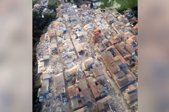 Hậu quả trận động đất kinh hoàng ở Italy.