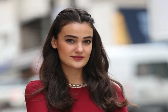 Cô Merve Buyuksaraç.