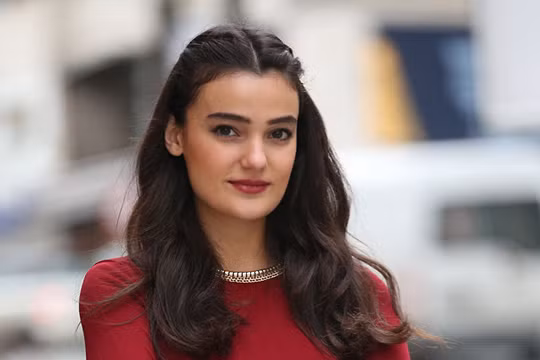 Cô Merve Buyuksaraç.