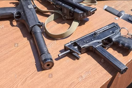 Pháp phát hiện kho vũ khí hạng nặng gần Paris (ảnh minh họa).