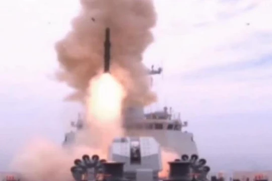 Tên lửa săn ngầm Y-8 lần đầu tiên xuất hiện trong cuộc tập trận quy mô lớn của Hạm đội Nam Hải, Hải quân Trung Quốc ở Biển Đông diễn ra vào tháng 7/2015. 