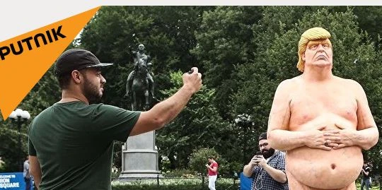 Tượng khỏa thân của Trump xuất hiện ở 5 thành phố Mỹ (ảnh Sputnik).
