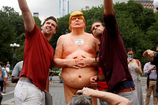 Tượng Donald Trump khỏa thân có thể bán được 20 ngàn USD