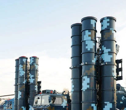 Tên lửa đất đối không tầm xa HQ-9 Trung Quốc.