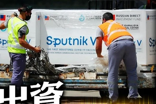Israel gây ganh cãi khi chi cả triệu USD để mua vaccine của Nga đổi lấy một phụ nữ bị Syria bắt giữ. TRong ảnh: lô vaccine Sputnik V được chuyển tới Israel (Ảnh: Đông Phương).