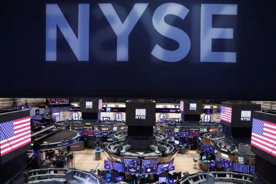 Từ ngày 11/1/2021, ba công ty viễn thông nhà nước Trung Quốc sẽ bị hủy niêm yết trên sàn New York do liên quan đế quân đội Trung Quốc (Ảnh: Reuters)