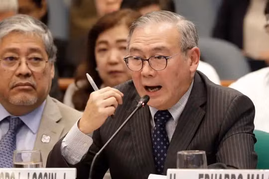 Ngoại trưởng Philippines Locsin gần đây tỏ ra gay gắt hiếm thấy với Trung Quốc trong vấn đề tranh chấp trên biển (Ảnh: AP).