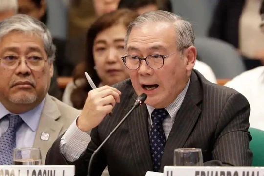 Ngoại trưởng Philippines Locsin gần đây tỏ ra gay gắt hiếm thấy với Trung Quốc trong vấn đề tranh chấp trên biển (Ảnh: AP).