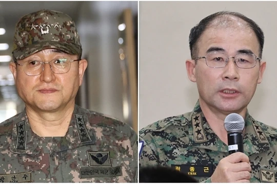 Hai trung tướng Park An-soo (trái), Tham mưu trưởng Lục quân và Kwak Jung-geun, Tư lệnh Lực lượng tác chiến đặc biệt bị truy tố về tội nổi loạn. Ảnh: Guancha.